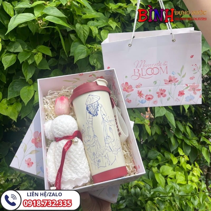 Set quà tặng 20/10 ly giữ nhiệt màu trắng đỏ in hình người phụ nữ Việt Nam & khăn mặt màu trắng