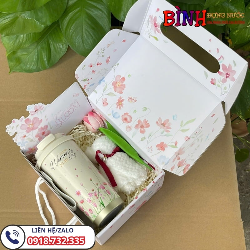 Set quà tặng 20/10 ly giữ nhiệt màu trắng in lời chúc và khăn mặt trắng hình gấu đựng trong hộp in hoa văn