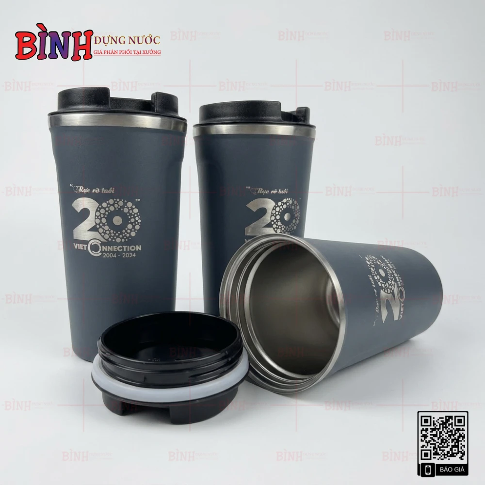 Sản phẩm khắc logo kỷ niệm 20 năm với kiểu dáng sang trọng.