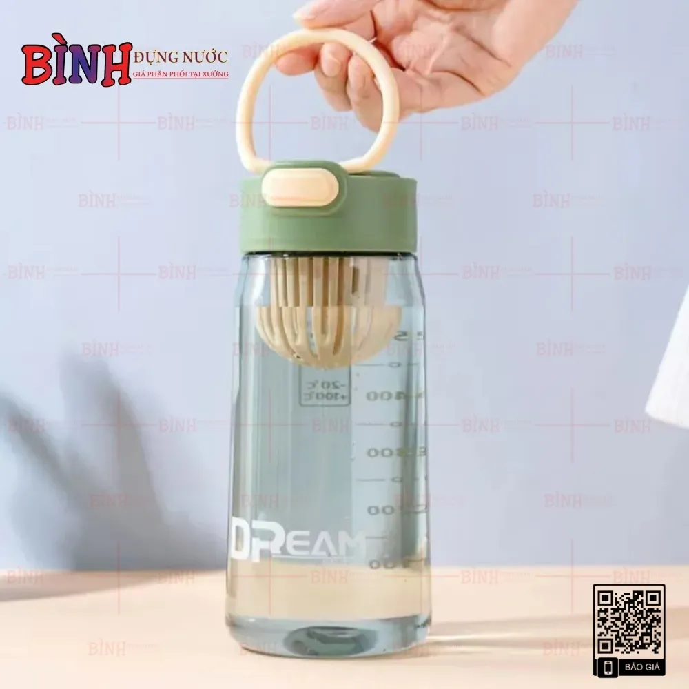 Bình đựng nước nhựa 750ml quai cầm trên nắp
