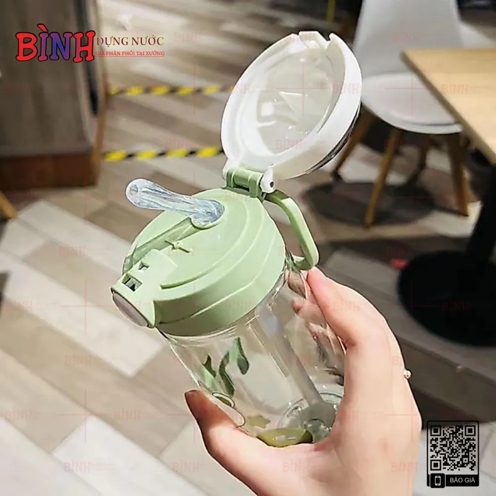 Bình nhựa 650ml hình gấu màu cam có ống hút