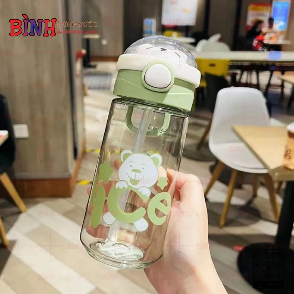 Bình nhựa trẻ em 650ml hình gấu màu xanh lá